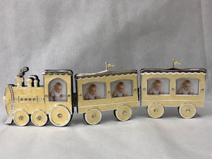 SAT - 10366N - photo frame in a train for babies.